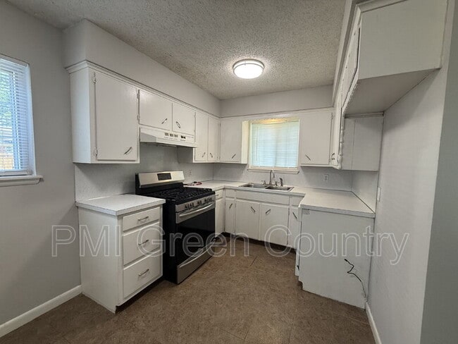 Building Photo - 4805 Bermuda Cir