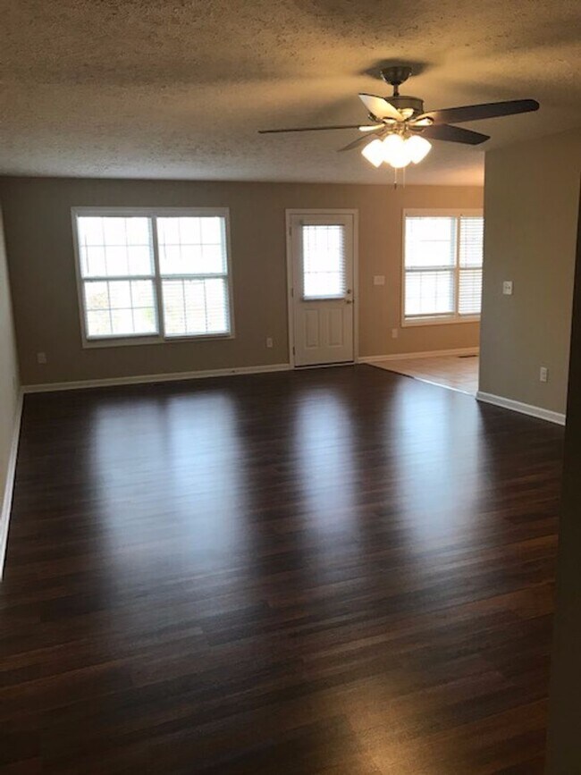 Foto del edificio - Charming 3BR, 2BA Home on 188 Amelia Drive...