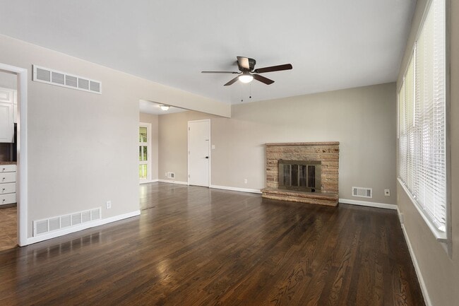 Building Photo - 1219 W 35th St