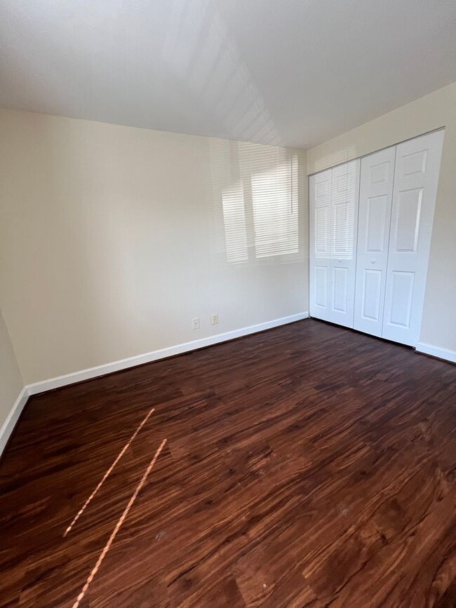 Building Photo - 2 BEDROOM 2 BATH CONDO WITH ALL UTILITIES ...