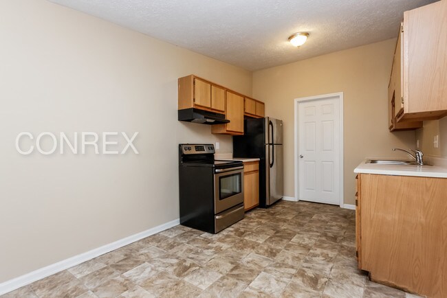 Foto del edificio - 631 Woods Crossing Dr