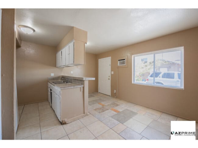 Building Photo - Welcome to your New Home in PhoenixA Cozy ...