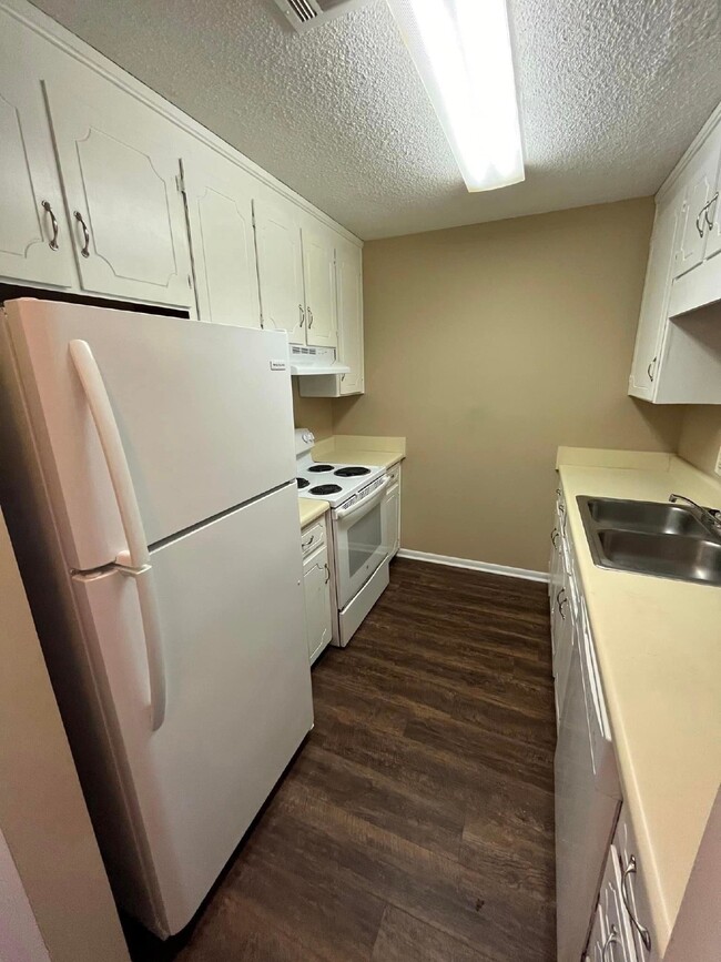 Foto del edificio - 121 Candlebrook Dr