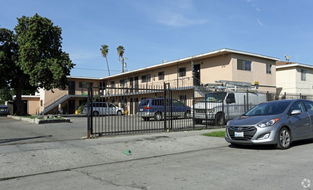 Building Photo - 7833 Towne Ave