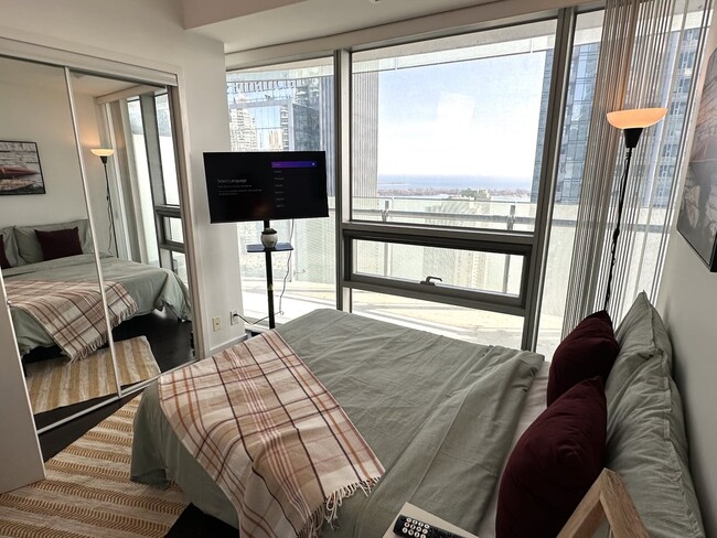 Photo du bâtiment - Premium Deluxe - York St & Bremner Blvd