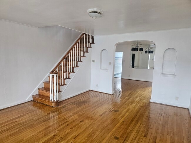 Living room - 1268 Stirling St
