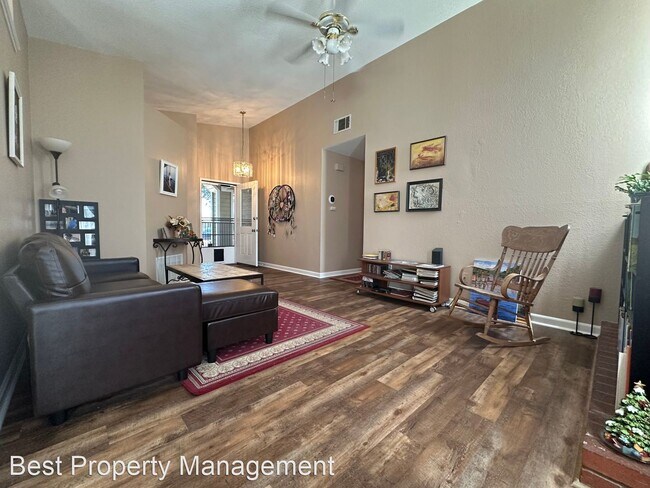 Building Photo - 3 br, 2 bath House - 1711 Hemlock Ct