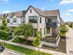 Building Photo - 4322 Stromquist St