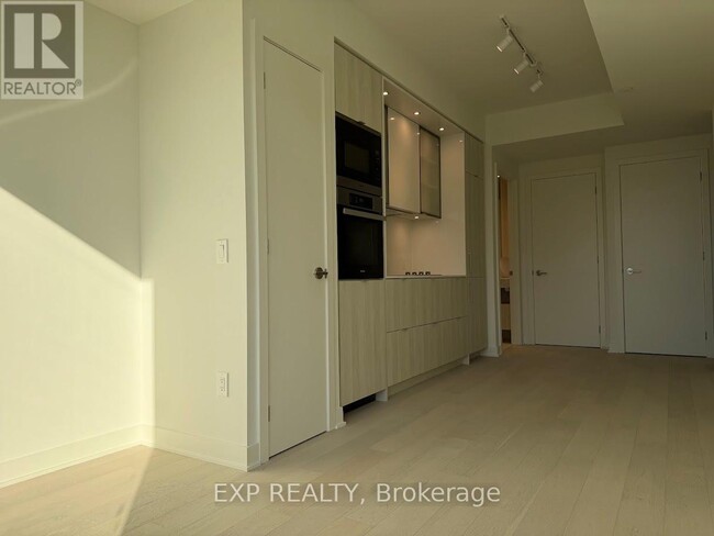 Photo du bâtiment - 11 Yorkville Ave