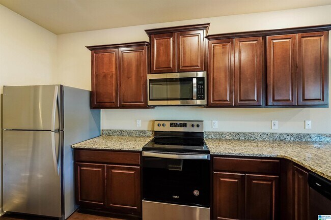 Building Photo - 535 Clover Cir