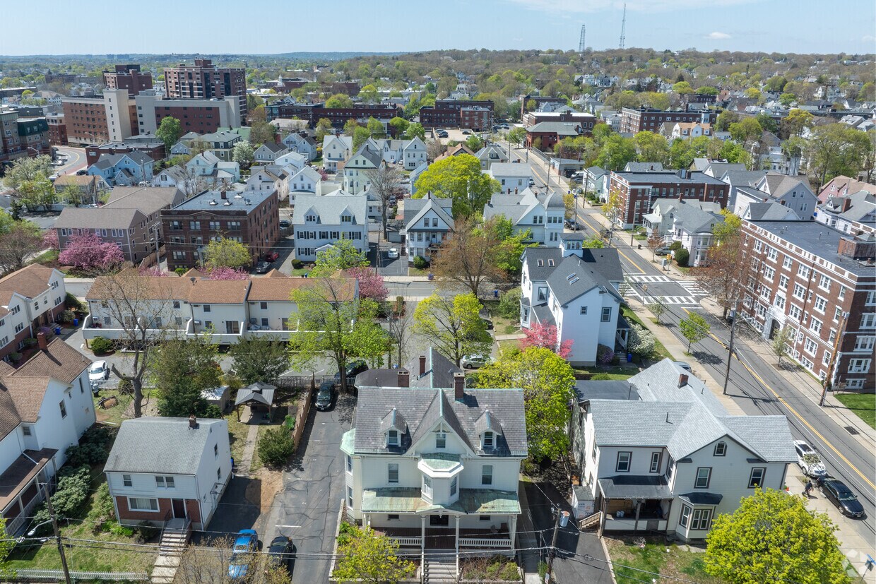 Exterior - 84 Linden Ave