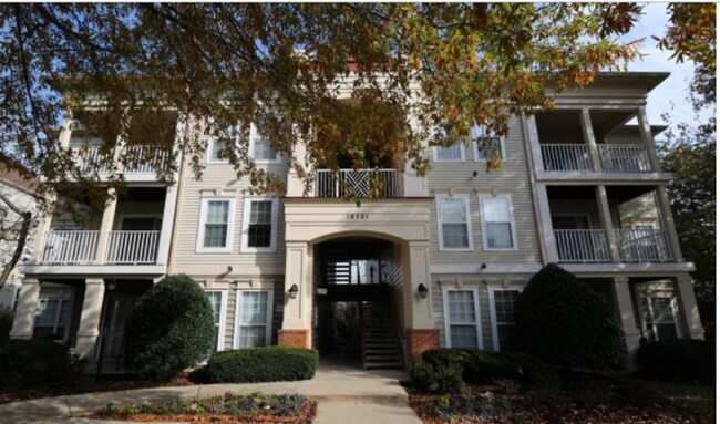 Building Photo - 18701 Sparkling Water Dr