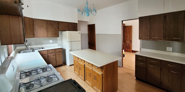 Building Photo - 2248 W Iowa St