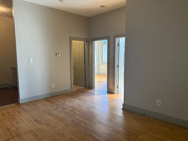 Building Photo - 408 Central St