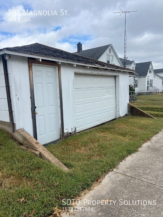 Building Photo - 301 Magnolia St