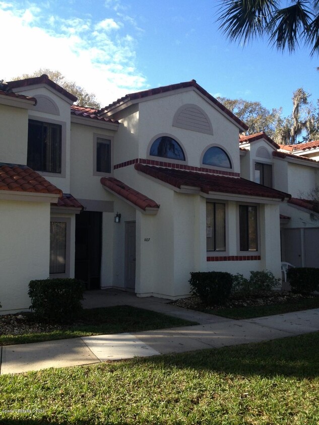 Foto principal - 1099 Country Club Dr