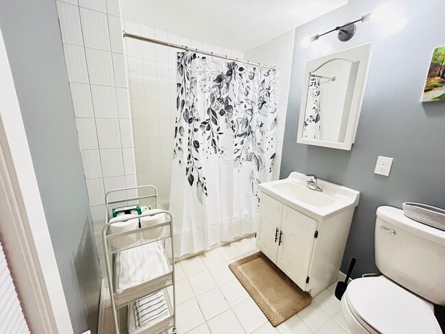 Full bath - 16 Lewis Ave
