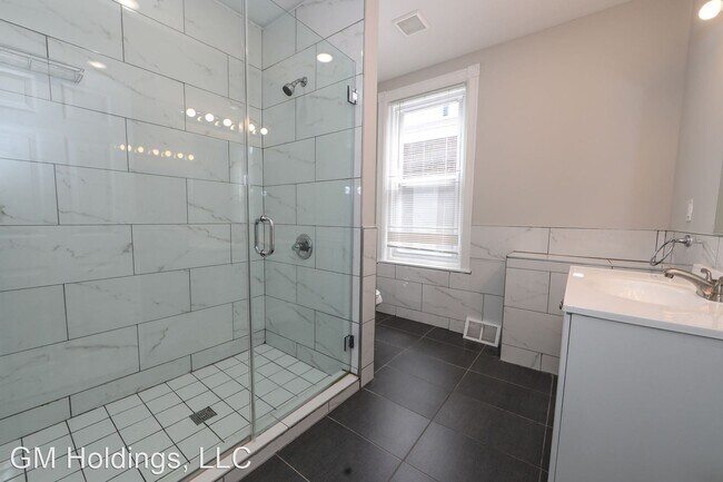 Building Photo - 3 br, 1.5 bath House - 1233 E Venango St