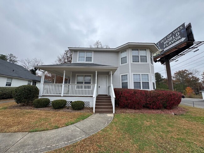 Foto del edificio - Large 3/2.5 House on Martha Berry Hwy- $1,395