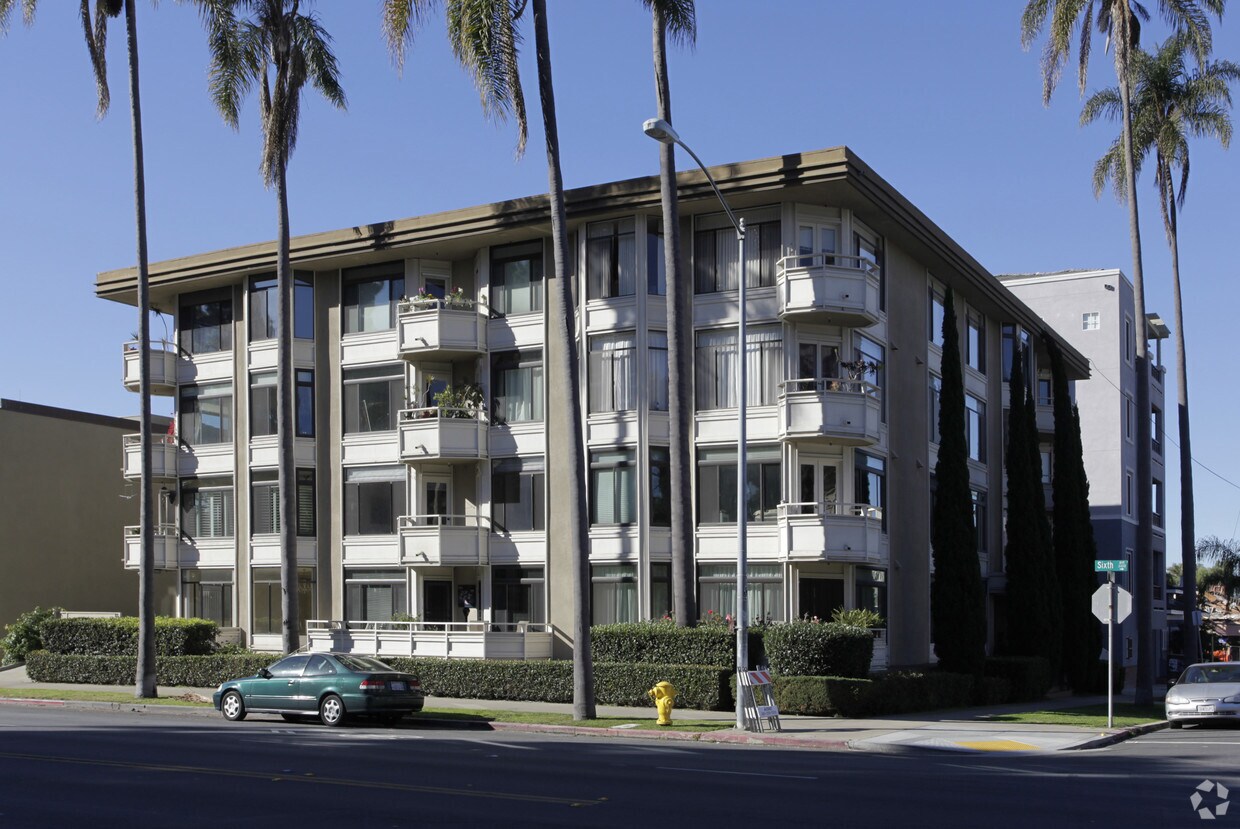 Foto del edificio - 3290 6th Ave