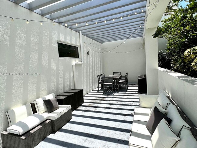 Foto del edificio - 321 NE 26th St