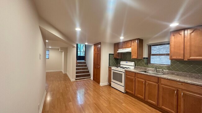 Foto del edificio - 5632 N St Louis Ave