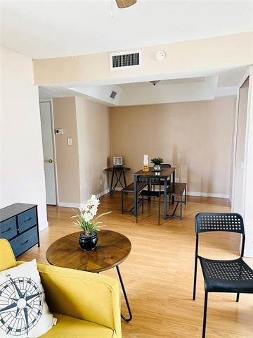 Foto del edificio - 7431 Holly Hill Dr