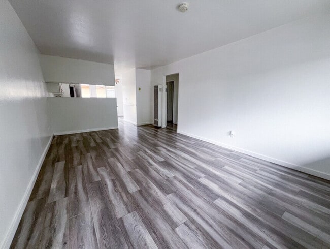 Building Photo - 621 Grand Fir Ave