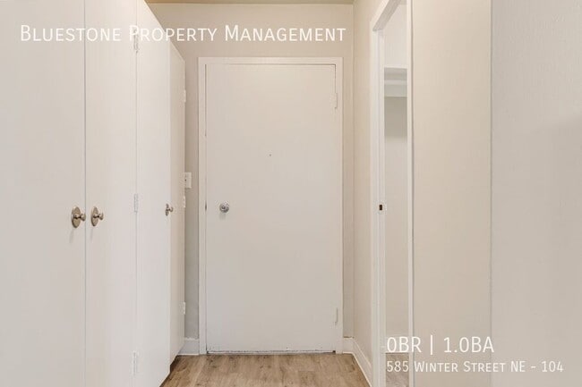 Building Photo - 585 Winter St NE