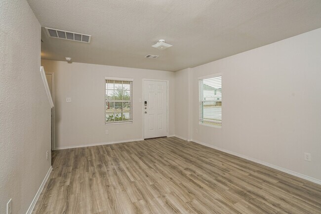 Building Photo - 2721 Madison Ct