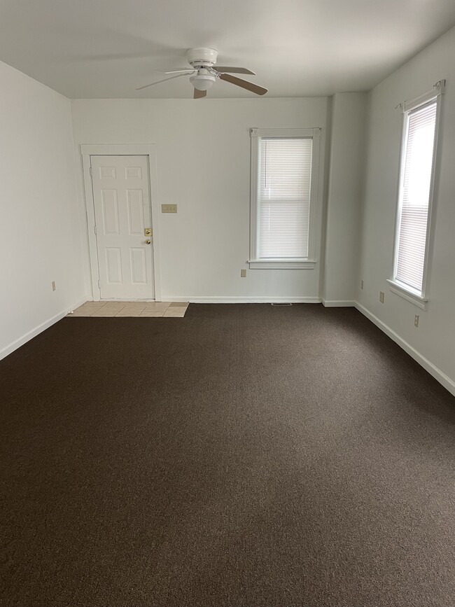 Building Photo - 850 Park Ave