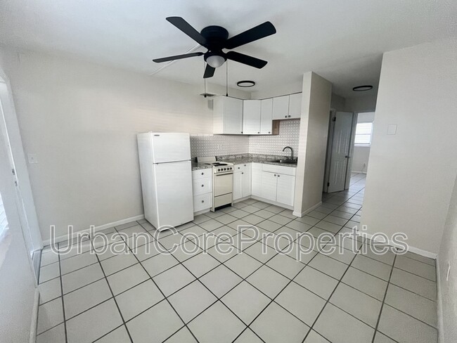 Building Photo - 115 7th Ave N