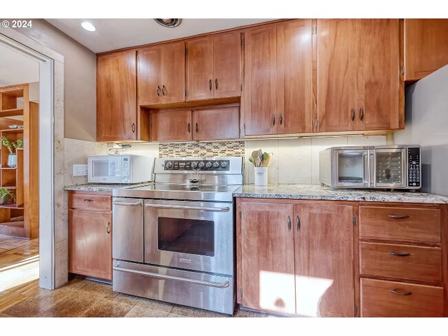 Building Photo - 1715 E 23rd Ave