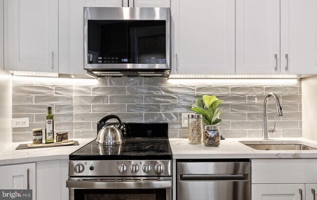 Foto del edificio - 459 Massachusetts Ave NW