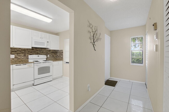 Building Photo - 21839 Arriba Real