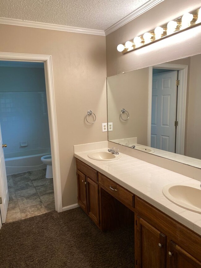 Building Photo - Must see this Lovely  4/2.5 Brick Home in ...