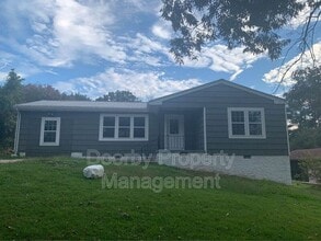 Building Photo - 2408 Cres Club Dr