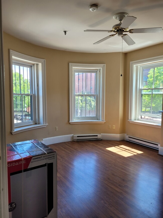 Building Photo - 627 Tremont St