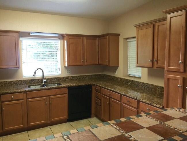 Building Photo - 6714 Nina Rosa Dr