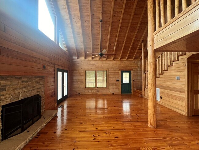 Building Photo - 157 W Shore Dr