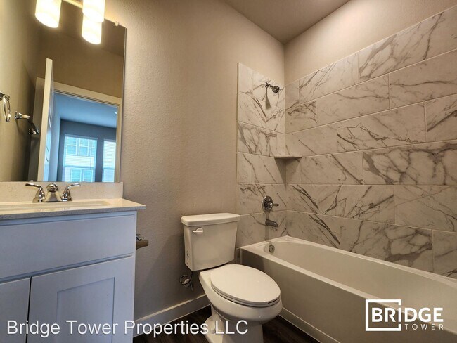 Building Photo - 4 br, 3.5 bath House - 18508 Centro Row