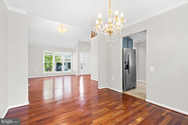 Building Photo - 461 Foxridge Dr SW