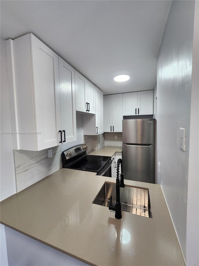 Foto del edificio - 8145 NW 7th St