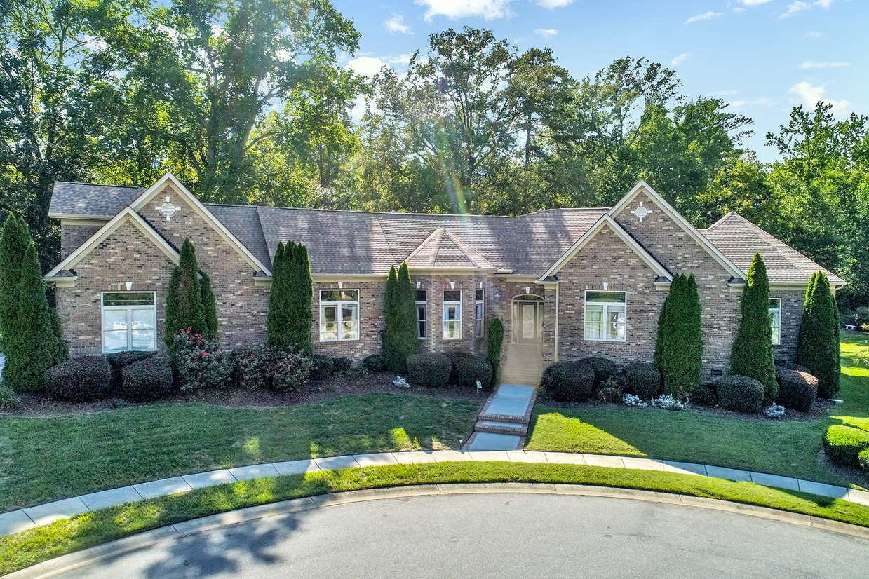 Foto principal - 11855 Churchfield Ln