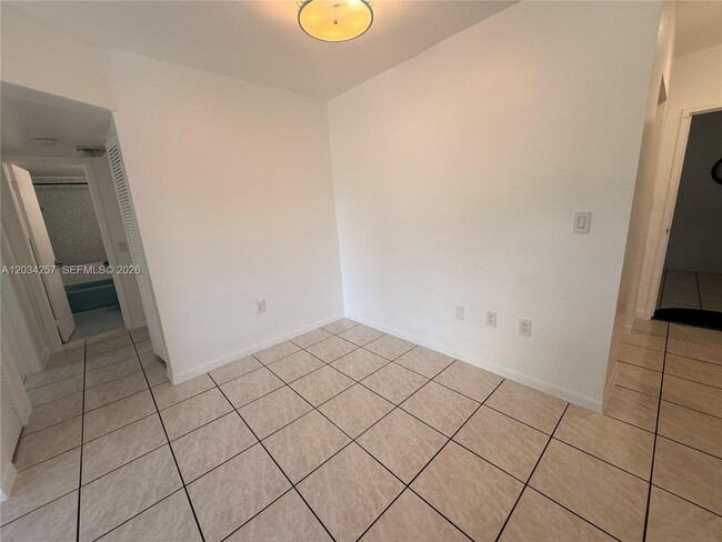 Foto del edificio - 1860 SW 22nd St