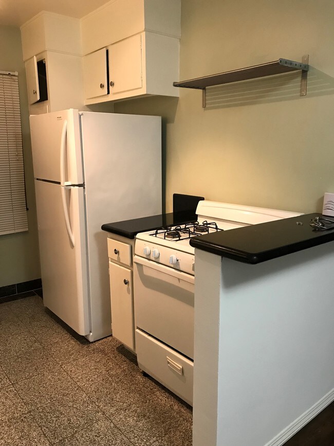 Building Photo - 148 S Hayworth Ave