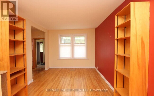 Building Photo - 556 Melbourne Ave