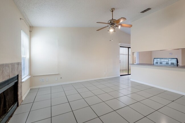 Building Photo - * 3 Weeks off of the First Full Months rent, if moved in by November 2025*