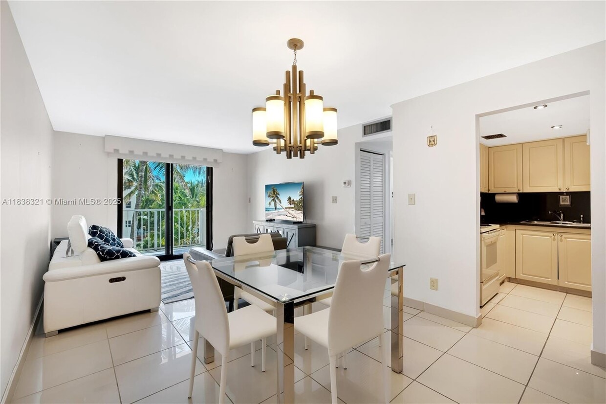 Foto principal - 4301 Collins Ave