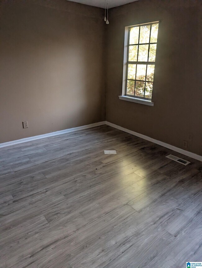 Foto del edificio - 11 Hammonds Dr